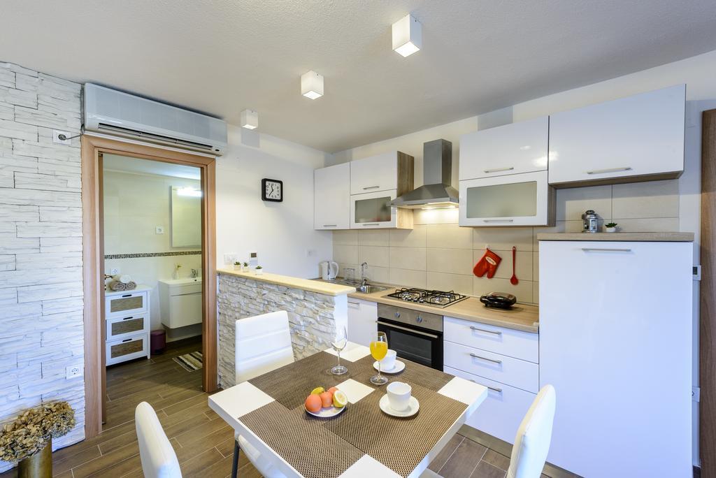 Apartment Mistral - Cosy Apartment With Sea View Molunat Exterior foto