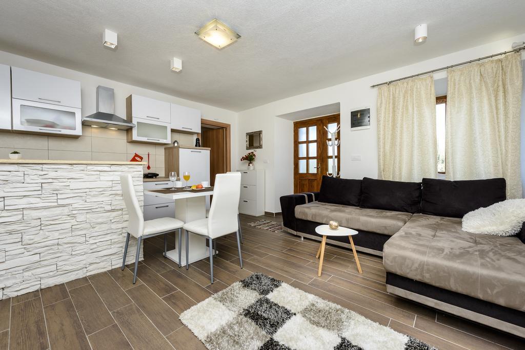Apartment Mistral - Cosy Apartment With Sea View Molunat Exterior foto