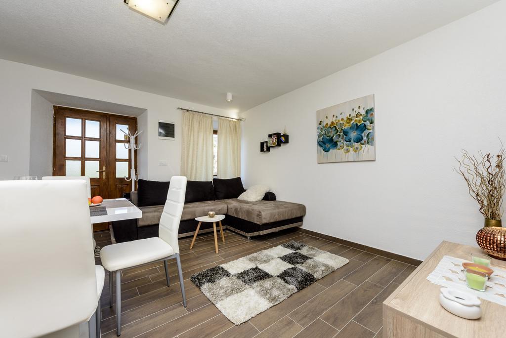 Apartment Mistral - Cosy Apartment With Sea View Molunat Exterior foto